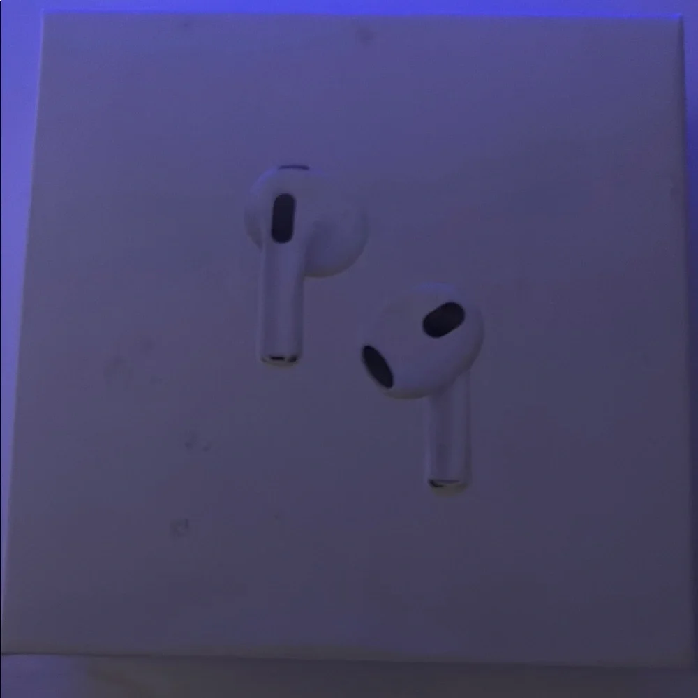 Apple AirPods with White Finish